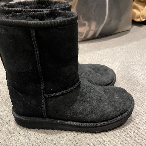 Kids black Uggs size1